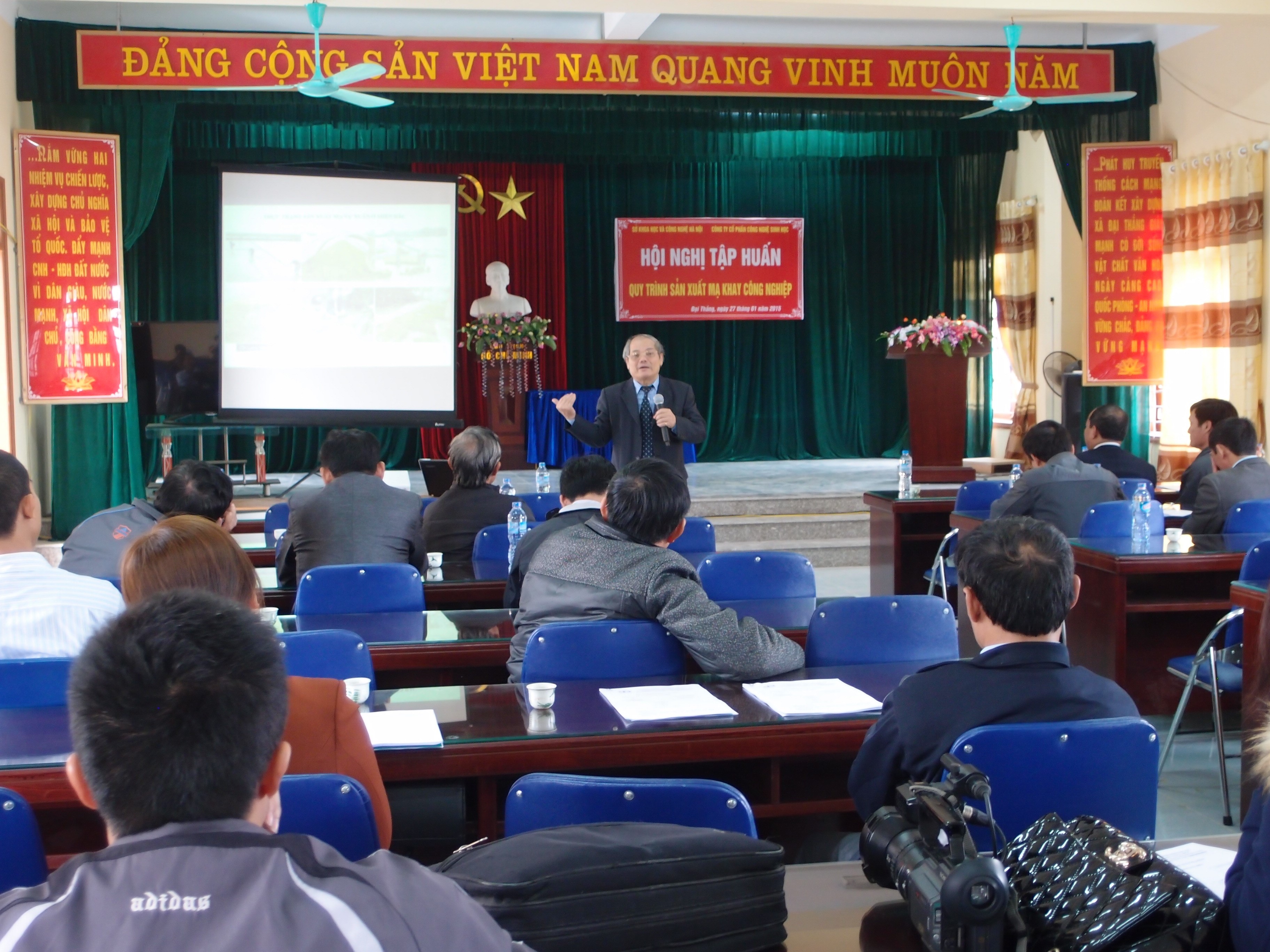 Công ty Cổ phần Công nghệ sinh học tổ chức buổi Hội nghị tập huấn Quy trình sản xuất mạ khay công nghiệp tại Phú Xuyên, Hà Nội